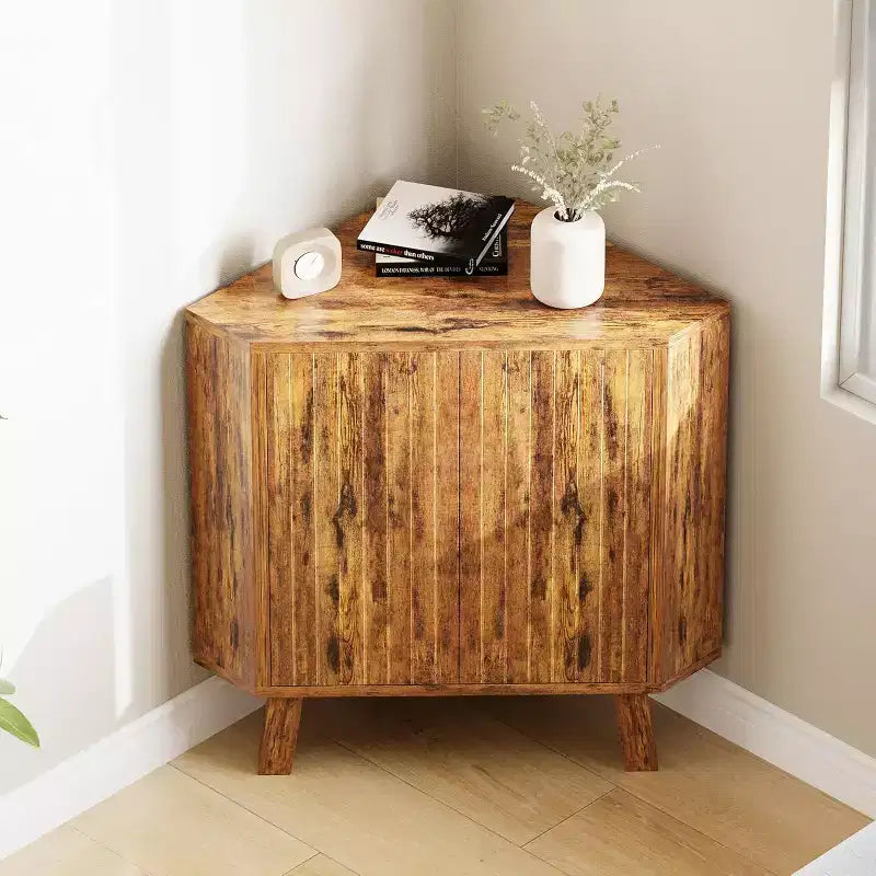 Gabinete esquinero rústico de 3 niveles con estante ajustable, mesa esquinera de madera con puertas y mesa auxiliar triangular para sala de estar y cocina