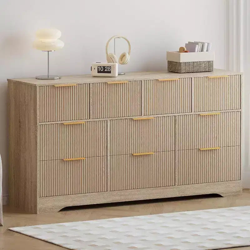 Cómoda de 55 acanalada con tiradores dorados, organizador de cómoda doble de 10 cajones, cómoda larga moderna para almacenamiento en armario de dormitorio, natural
