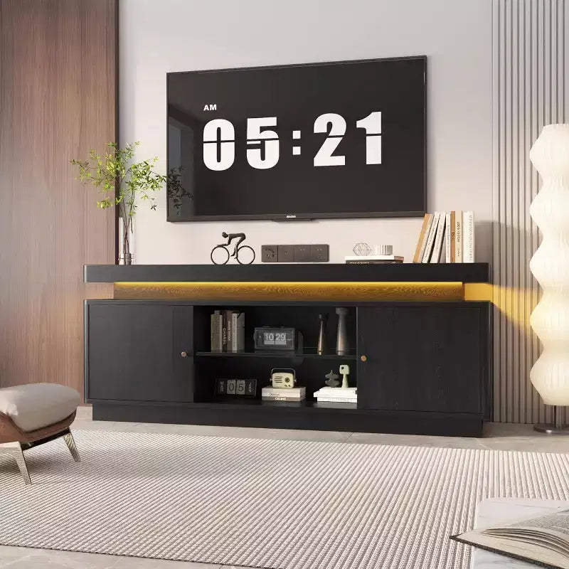 Acekool 63 Mueble de TV Moderno con Tomas de Corriente, Estante Ajustable y Almacenamiento, Consola Multimedia para Sala de Estar