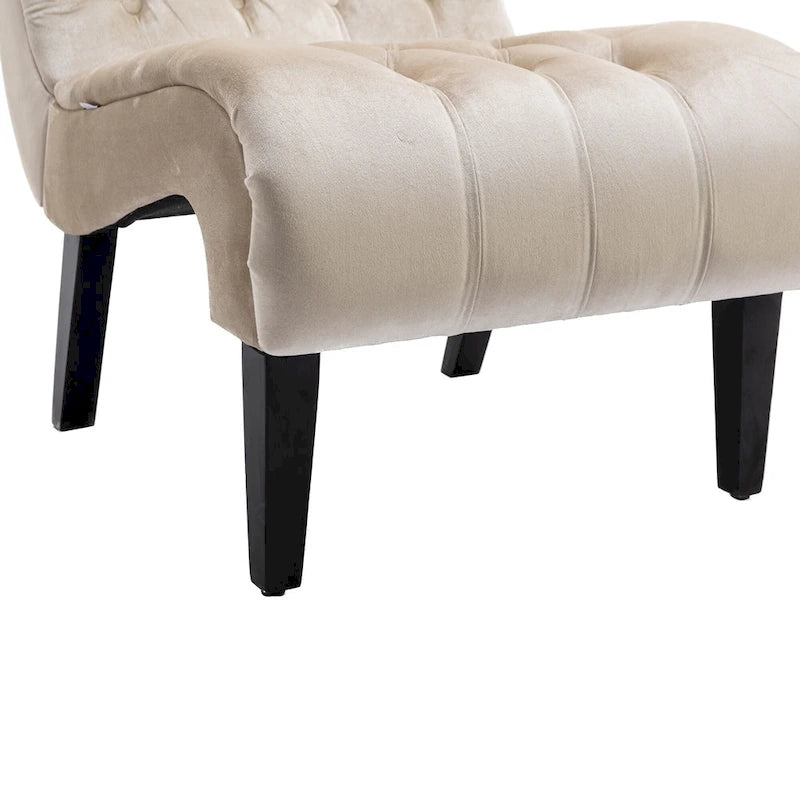 Sillón decorativo de terciopelo beige con capitoné y patas de madera