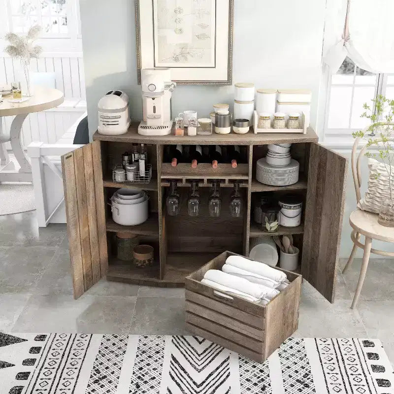 HOMES: Inside + Out Aparador de comedor inspirado en tablones de madera Candy con cajas extraíbles Roble recuperado: Almacenamiento de cocina, Estante para copas