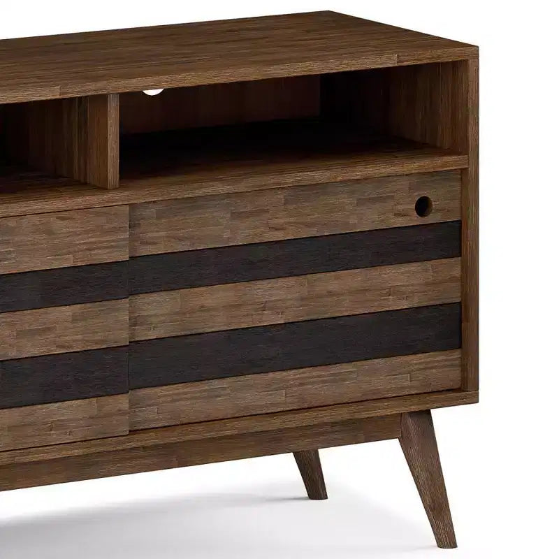Mueble de TV Wright para televisores de hasta 60 pulgadas, rústico, marrón envejecido natural - WyndenHall: Madera de acacia, gestión de cables, estantes ajustables