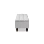 Banqueta de almacenamiento otomana de madera acabada en gris beige Brette - Baxton Studio: moderna de mediados de siglo, capitoné, estructura de madera de caucho, capacidad de 113 kg