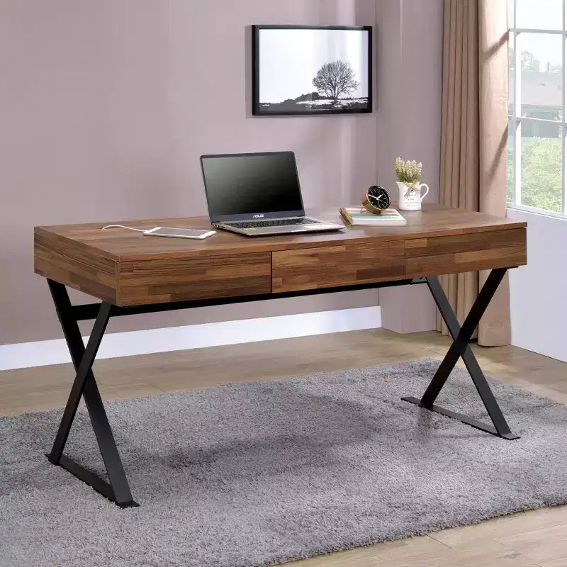 Escritorio para computadora Marganza Beige/Negro - HOMES: Inside + Out: Estilo industrial, 59" de ancho, estructura de acero, 3 cajones, puertos USB