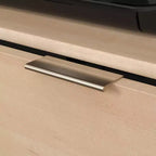 Aparador de oficina Clifford Place, arce natural - Sauder: Mueble para dispositivos multimedia con estante ajustable y almacenamiento de archivos