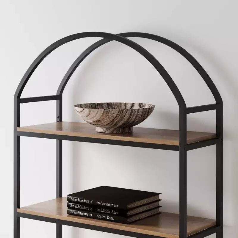 Estantería de arco Nathan James Haven de madera y metal de 5 estantes de 72" en roble recuperado/negro mate