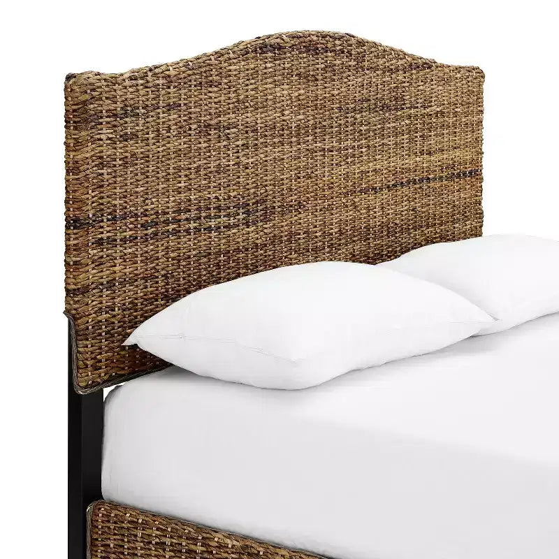 Cama Queen Serena de Hojas de Plátano - Crosley: Estilo Costero con Madera Contrachapada y Estructura de Madera, Diseño de Cabecera Curva