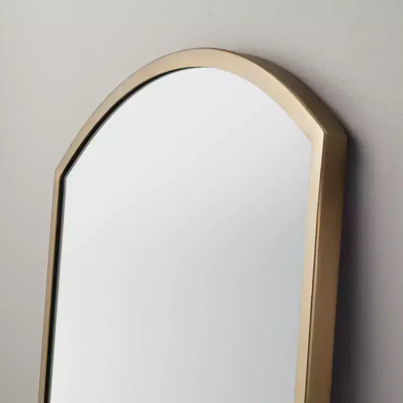 Espejo de pie arqueado rectangular de metal de 48,26 cm x 162,56 cm en latón - Hearth & Hand™ con Magnolia