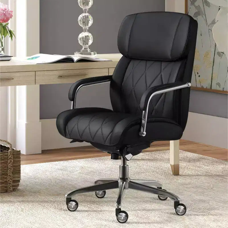 Sillón de oficina Sutherland de cuero acolchado con reposabrazos acolchados - La-Z-Boy