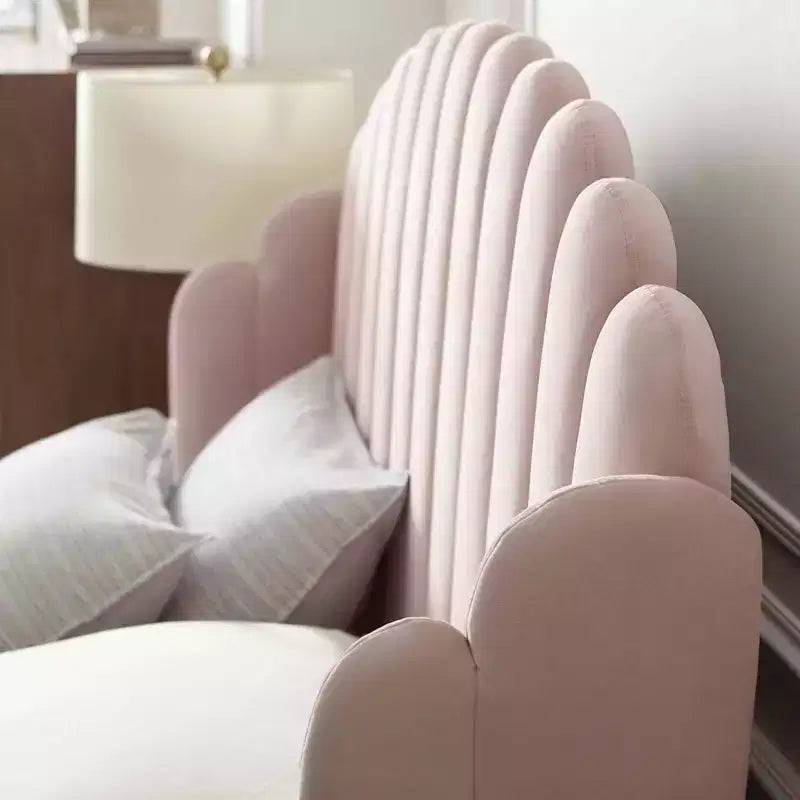 Cama de plataforma con respaldo alado de terciopelo Queen Lana Performance - Modway
