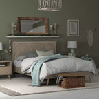 Estructura de cama de plataforma de madera con cabecero en forma de cheurón - eLuxury