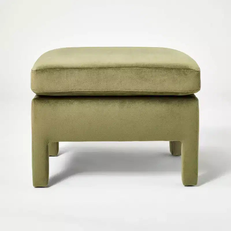 Bellfield otomana totalmente tapizada - Threshold diseñada con Studio McGee