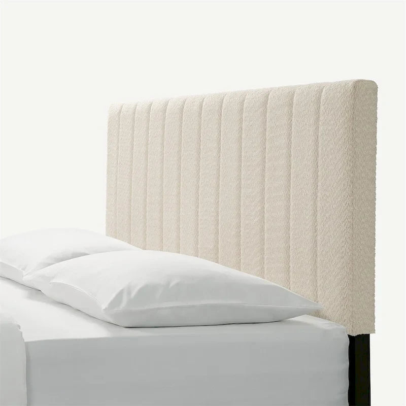 Cama con plataforma tapizada tamaño queen con cabecera capitoné