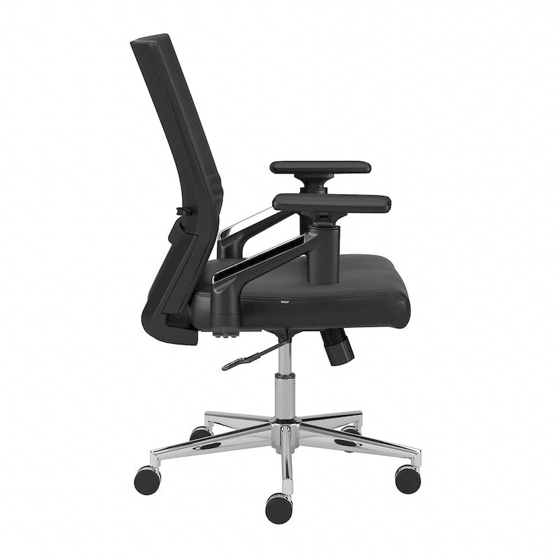 Sillón de oficina de piel sintética con respaldo medio, altura y reposabrazos ajustables