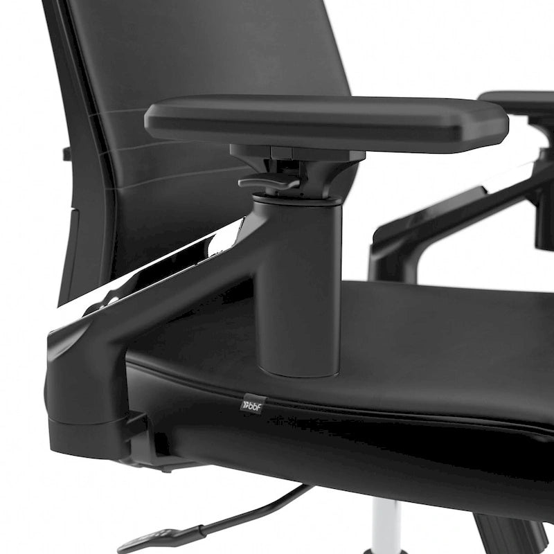 Sillón de oficina de piel sintética con respaldo medio, altura y reposabrazos ajustables