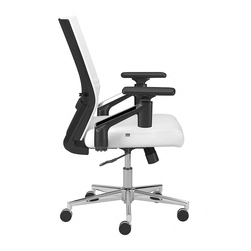 Sillón de oficina de piel sintética con respaldo medio, altura y reposabrazos ajustables